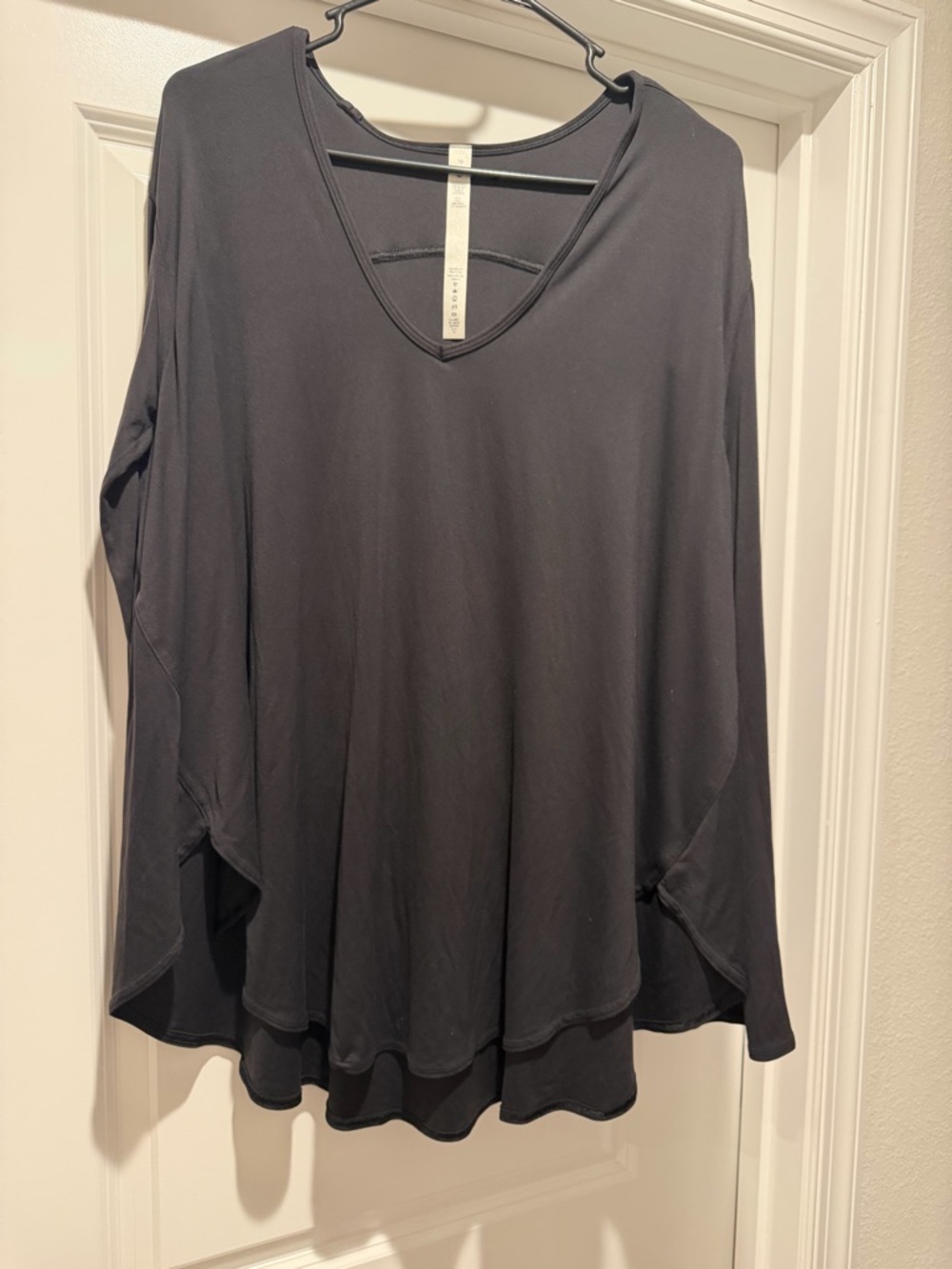 Lululemon Relaxed V-Neck Long Sleeve Top - Black